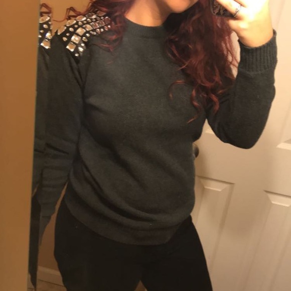 Sweater - Picture 2 of 6